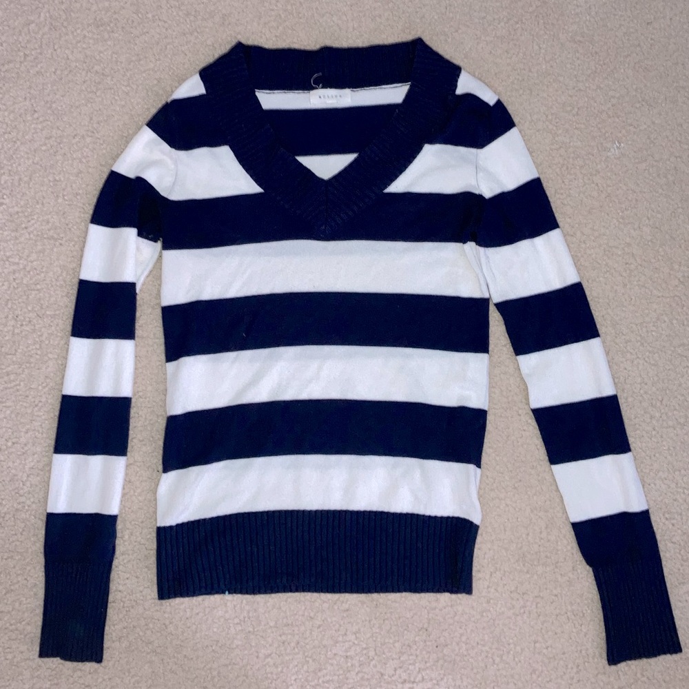 V neck sweater